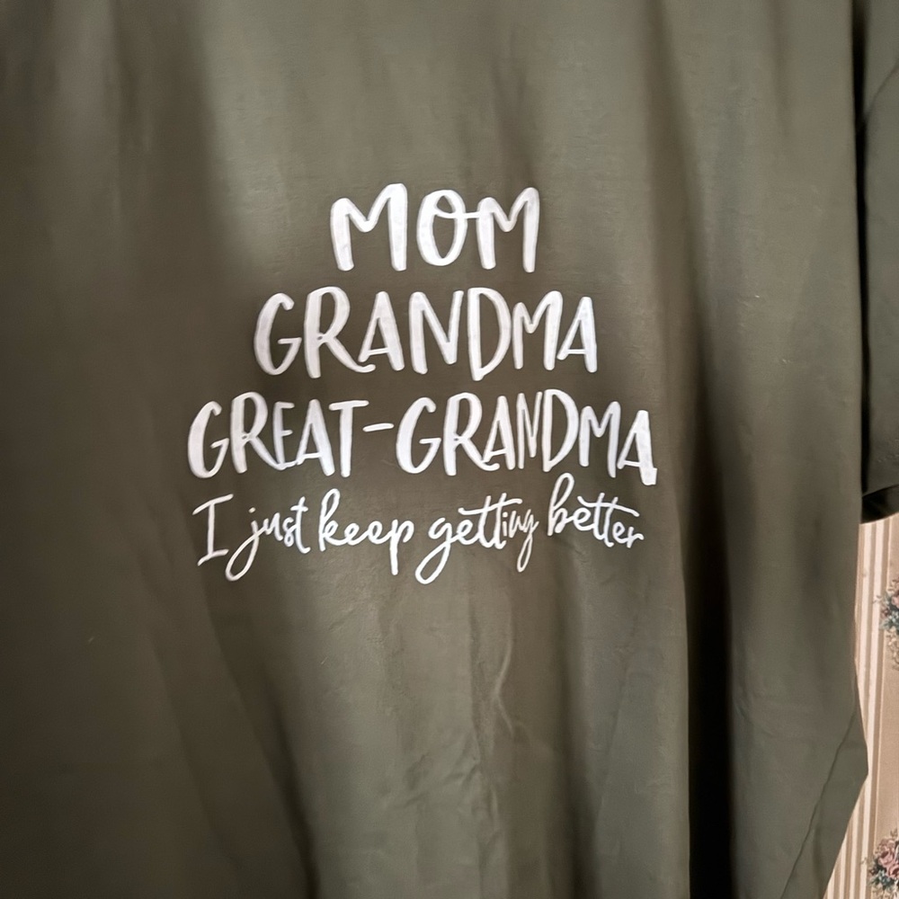 Olive Green 'Mom Grandma Great-Grandma' Short Sleeve Tee